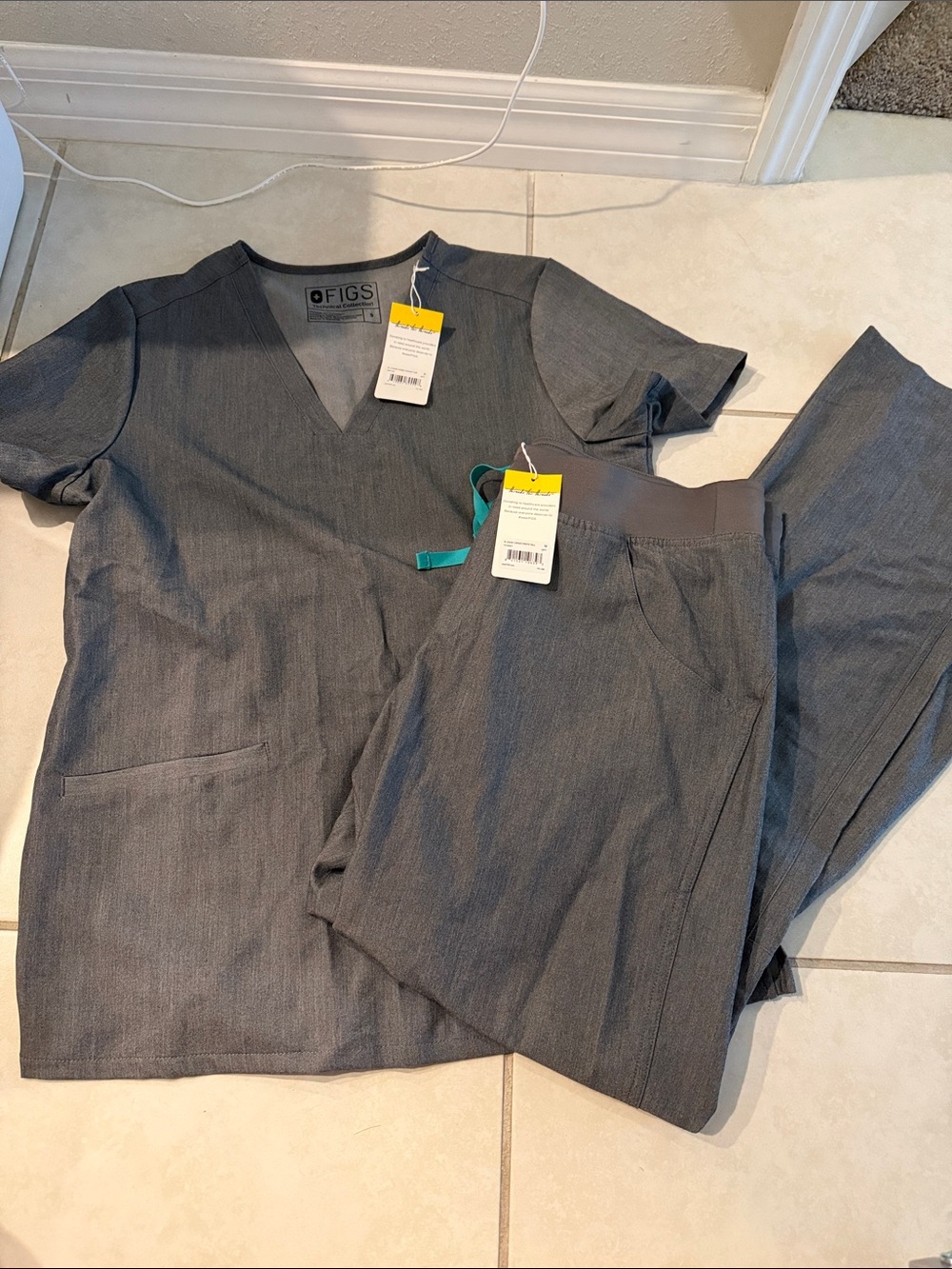 Figs Women's Scrub Set in Charcoal Gray